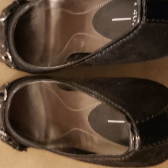Linnea Paolo Manchester black suede pump size 8 M almost new, buckle detail - Picture 5 of 9